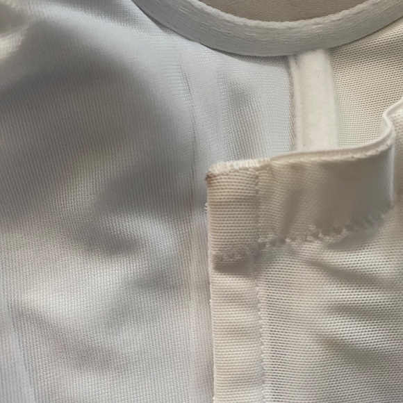 Jezebel - Picture 3 of 4